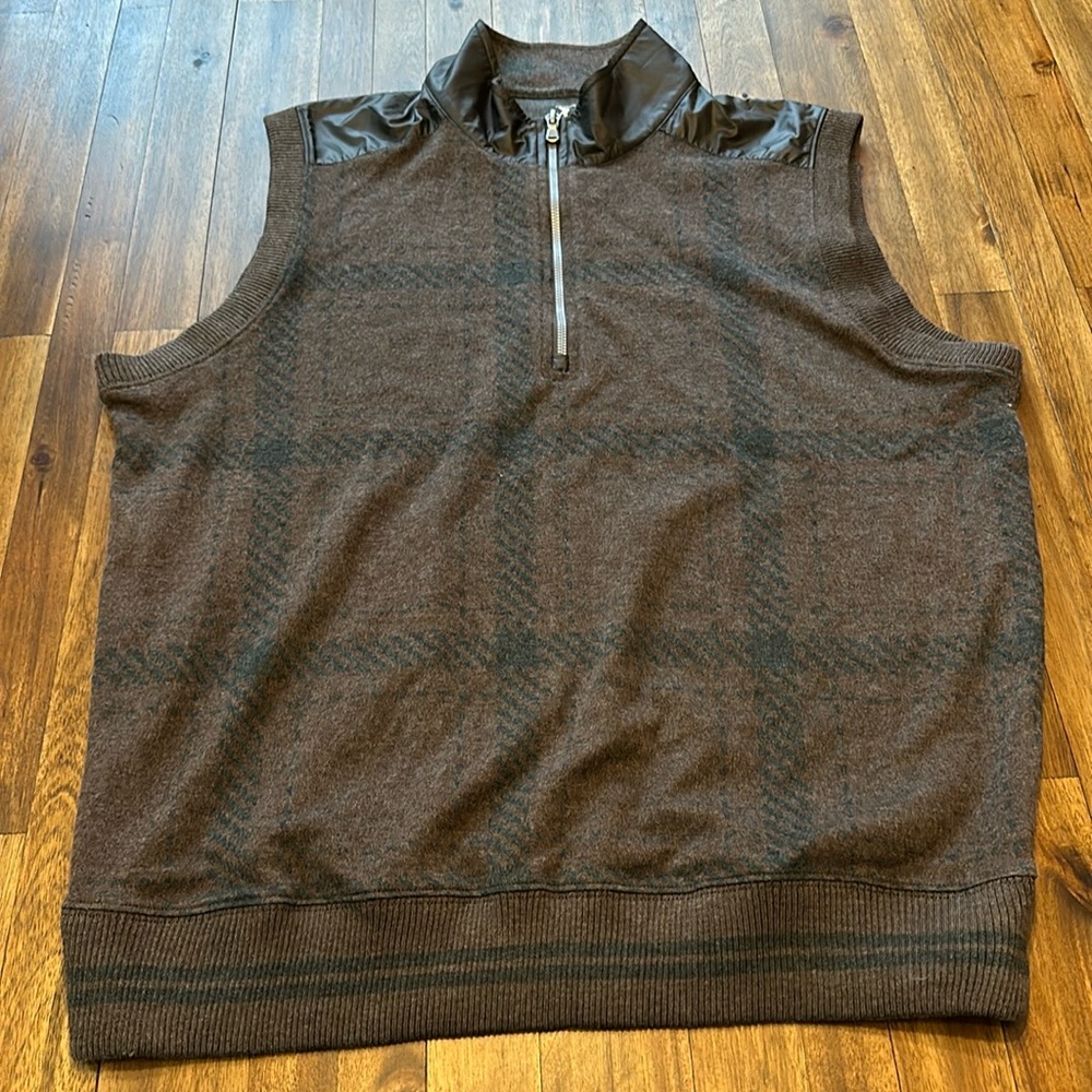 Men’s Fairway and Greene lightweight vest, size M